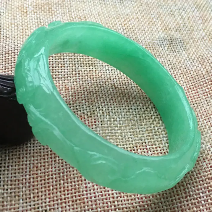 56.6mm VINTAGE HAND CARVED CHINESE GREEN JADEITE JADE BANGLE BRACELET