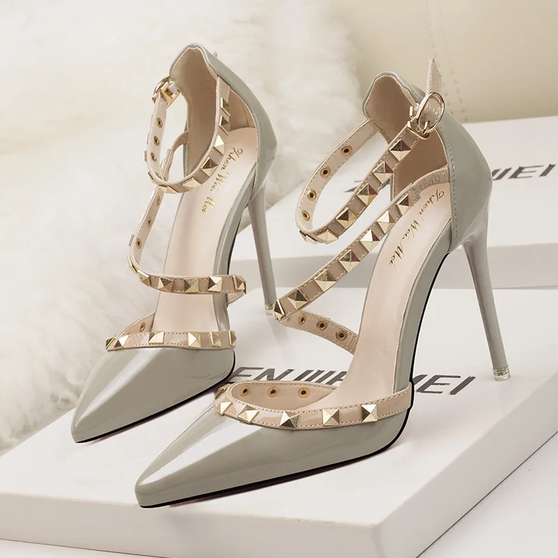 Classic Pumps New Women Shoes Summer Sandals Fashion Women Pumps Rivet Patent Leather Women High Heels Shoes Party Office Shoes