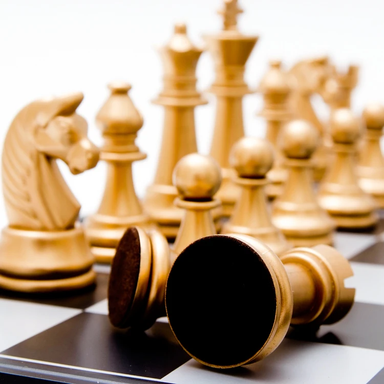 

Suzakoo Excellent Quality Gold and silver pieces large folding magnetic chess board students gift