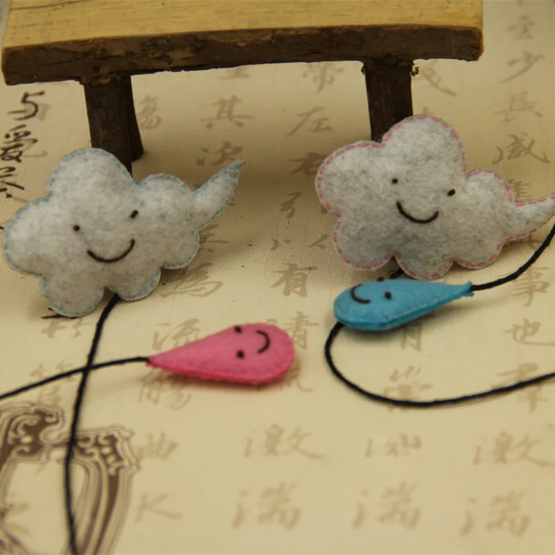

DIY Felt Cloud Bookmark Felt Free Cutting Material DIY Package Handmade Bookmark 2Pcs/Set