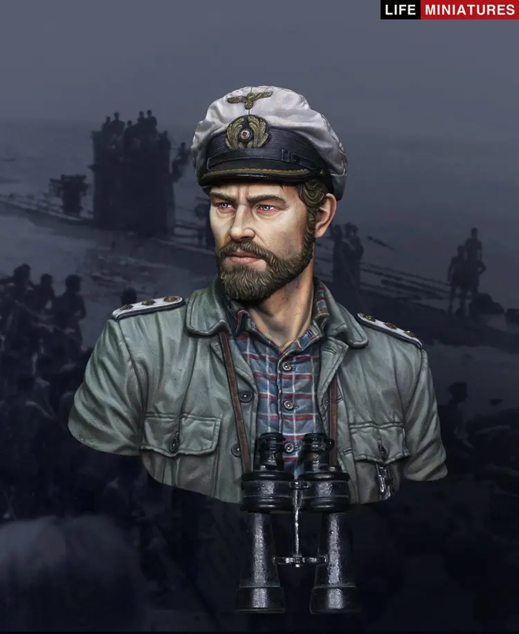 

LI B020 1/10 World War II German Submarine Commander
