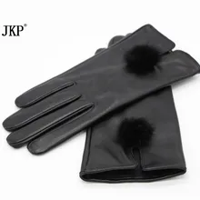 Горячих Дермы женские кожаные перчатки норки помпонами меха и осенние женские Твердые взрослых куклы перчатки кожа