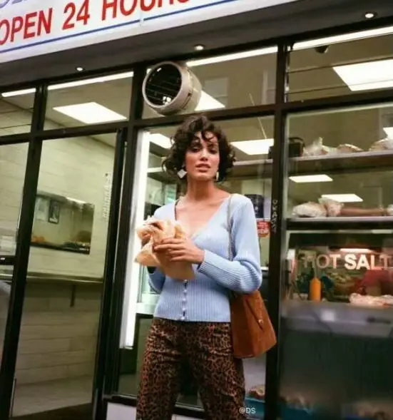 Ceny 2019 wiosna nowy stylowy Knitting jednorzędowy perłowy sweter sweter kobieta głęboki dekolt w serek z długim rękawem Jumper kleding jersesis