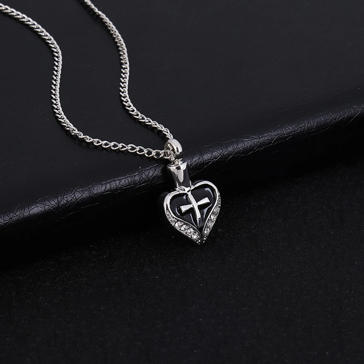 Vintage Ash Holder Mini Keepsake Necklaces Fashion Urn Cremation Crystal Cross Hearts Pendant Necklaces For Women Jewelry