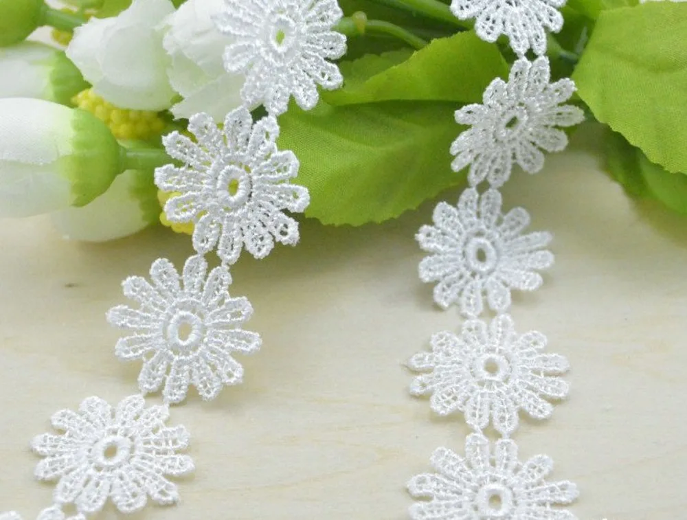 Free Shipping 15Yards 2.5cm Wide White Daisy Flowers Lace Trim-in Lace ...