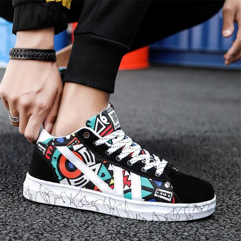 New men's casual shoes Korean plate shoes tide black and white movement outdoor Sneakers shoes spring and autumn men's shoes New men's casual shoes Korean plate shoes tide black and white movement outdoor Sneakers shoes spring and autumn men's shoes