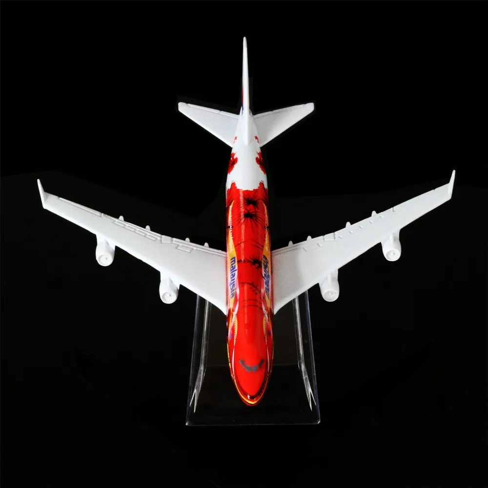 1: 400 16 см Малайзийский Гибискус Боинг 747 металлическая модель самолета украшение