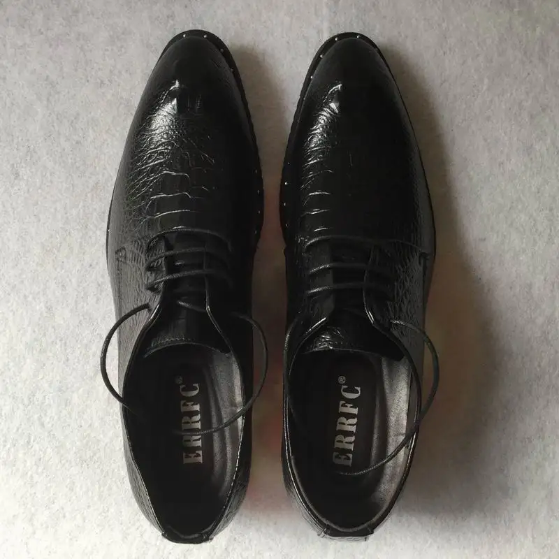 ERRFC/роскошные мужские кожаные туфли с кисточками; модные туфли с круглым носком на шнуровке с крокодиловым узором и заклепками для вечеринок; черные туфли для сцены