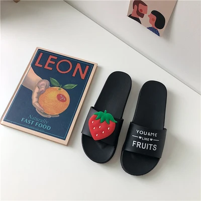 EOEODOIT/женские летние тапочки с милыми фруктами; Босоножки на платформе с открытым носком; Повседневная обувь без шнуровки; шлепанцы на плоской подошве - Цвет: black strawberry