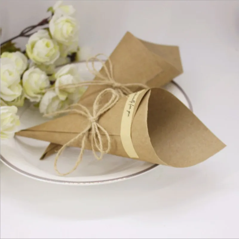 Упаковка горшечных цветов в бумагу. Упаковка цветов в крафтовую бумагу. Упаковка для цветов в горшках. Упаковать цветы в подарочную бумагу. Упаковать цветы в подарочную бумагу.