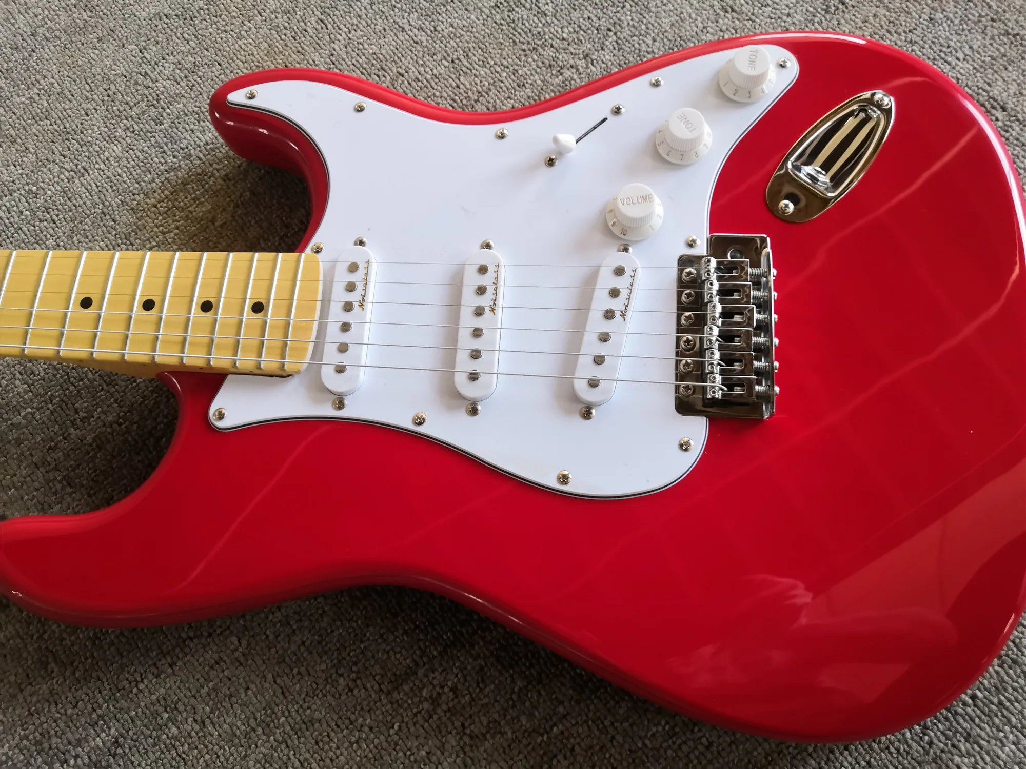 

High Quality red str Guitar with White Pickguard,SSS Pickups,Chrome Hardwares,customized!S-39