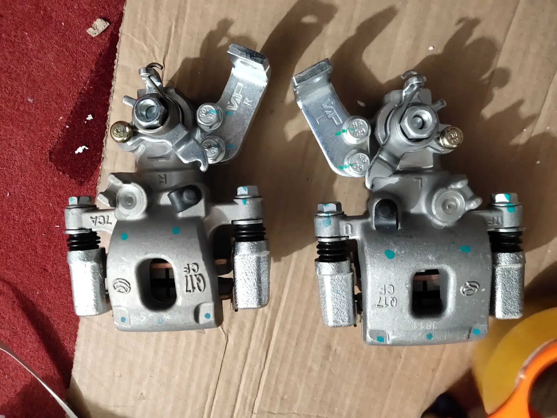 Задний левый и задний правый Тормозной суппорт подходит для CFMOTO 5BWB-081200-1000/5BWB-081300-1000