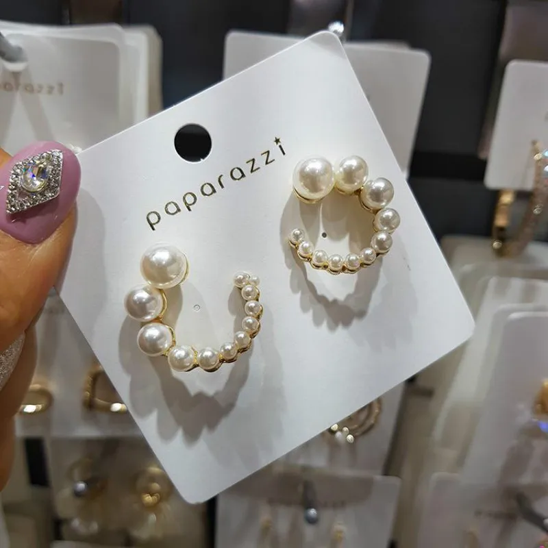 

2019 New Arrival Round Simulated-pearl Women Classic Stud Earrings Fashion Korean Crescent Earrings Female Elegant Jewelry