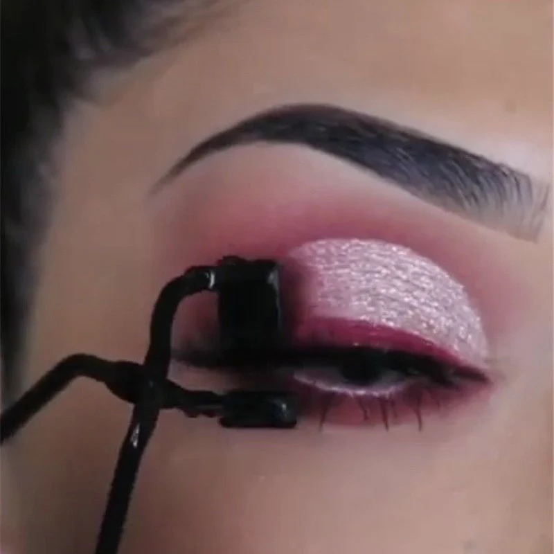 

2019 Mini Eyelash Curler with Silicone Refill Pads Make Up Tools for Women Girls