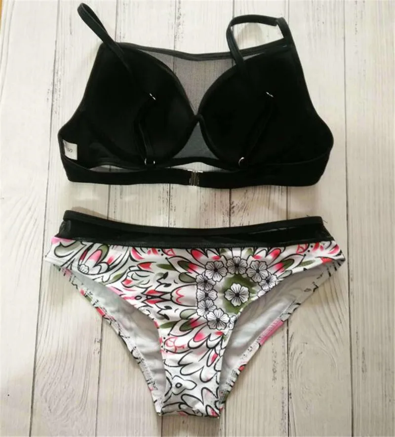 2019 New European and American black mesh splicing split bikini sexy halter BIKINI women's swimwear 2019 New European and American black mesh splicing split bikini sexy halter BIKINI women's swimwear