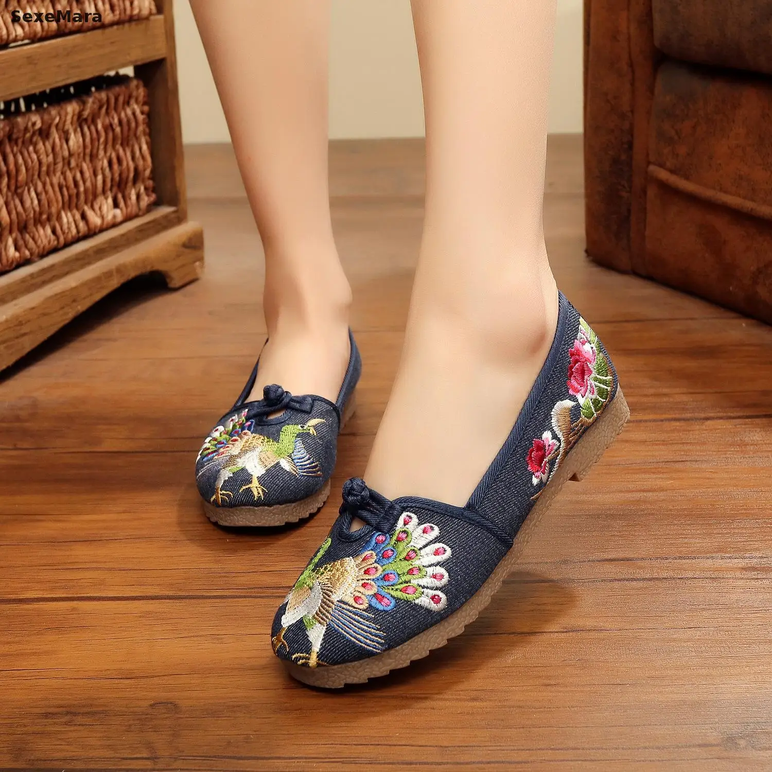

Spring Women's Chinese Style Embroidered Soft Bottom Tendon Shoes Ladies Peacock Pattern Shallow Mouth Shoe For Woman Size