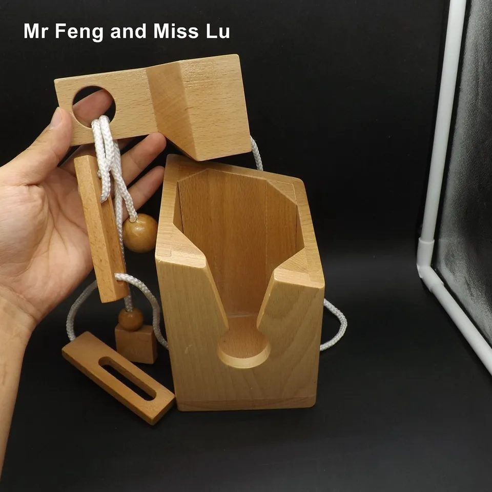rope and wood puzzle