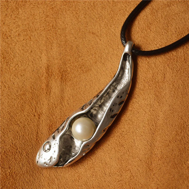 fish pearl necklace 2