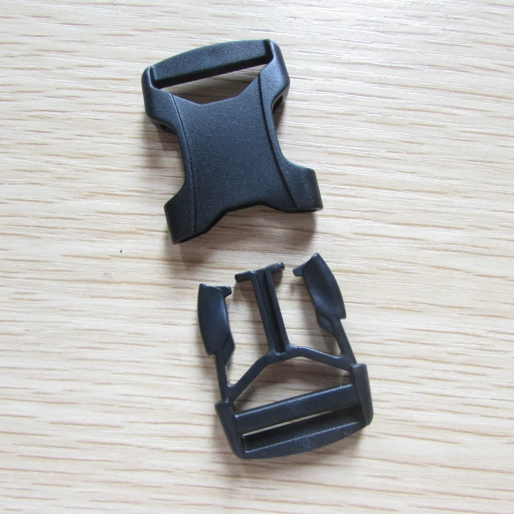 Adjustable chest buckle