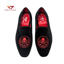 Jeder Schuh/Мужская обувь; КРАСНЫЕ пираты; дизайнерские бархатные туфли с логотипом; тапочки для курения; обувь для банкета; лоферы