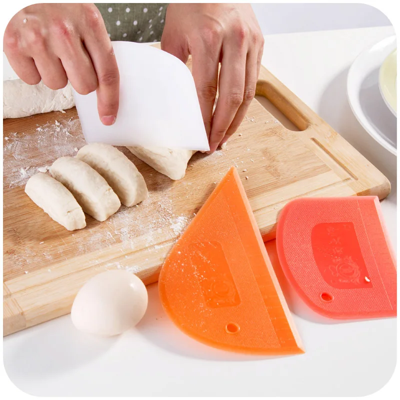 

1pcs 3Colour Section blade with a scale multi-functional plastic, cut steamed buns baked pastry cutter tool K4938