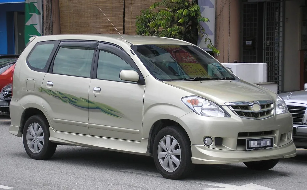 1280px-Toyota_Avanza_(first_generation,_first_facelift)_(front),_Serdang 