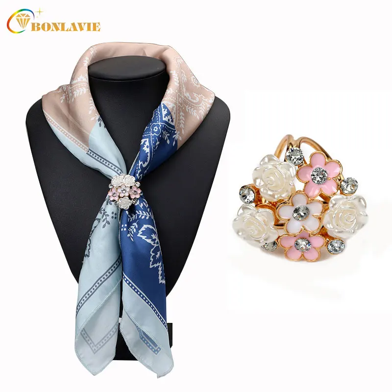 

New Fashion Flowers Brooch Scarf Buckle Bouquet Luxury Crystal Scarf Clips For Women Jewelry