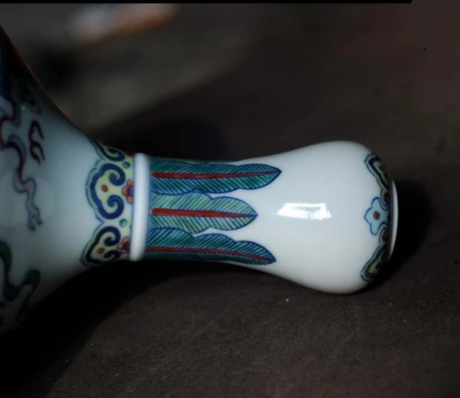 Ручная роспись Qin Dynasty Yongzheng период бутик лев и Шелковый Шар Чеснок-голова-форма керамическая ваза Archaistic фарфор