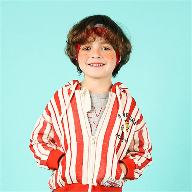 футболка для мальчика. ребенок в итальянском пиджак. летняя одежда для мальчиков. брендовая одежда для подростков мальчиков. мальчики бренд.