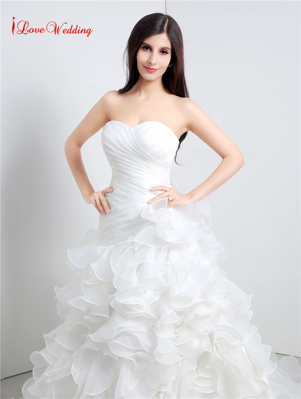Женское платье из органзы свадебное со шлейфом и вырезом сердечком|bridal gown|fashion