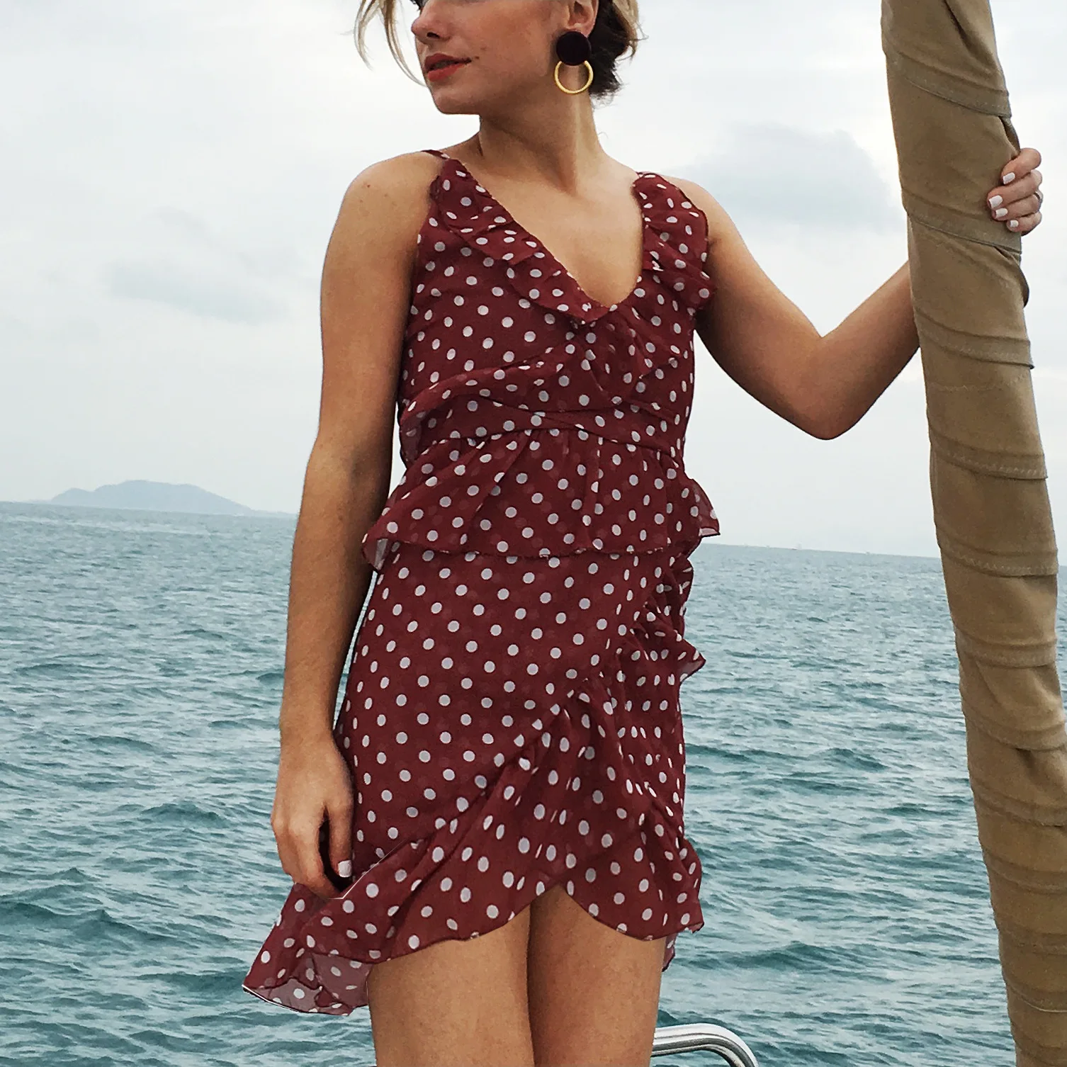 

2019 New AliExpress Europe and Europe Sexy Deep V-neck Wave Chiffon Dress Ruffled Irregular Dress