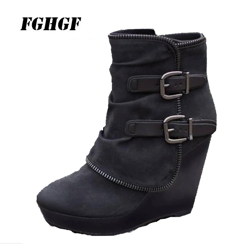 

Short boots The bottom of the thick wedge Female boots Waterproof Taiwan buckles leisure Keep your boots warm Joker woman boots