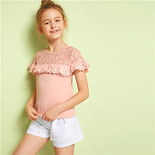SHEIN/Детская милая блузка для девочек с кружевной кокеткой, вышивкой и рюшами, г. Летние повседневные топы с короткими рукавами - Цвет: Розовый