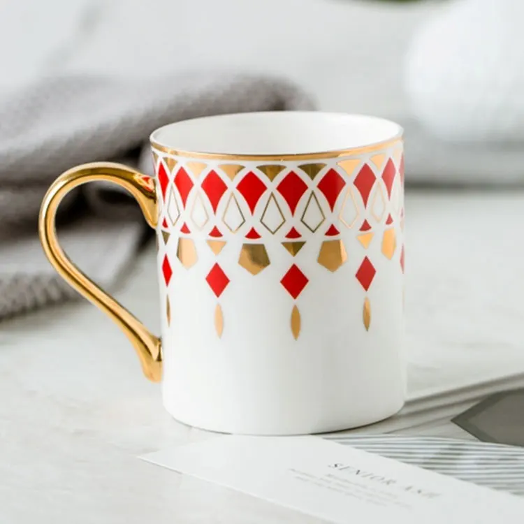350 мл британский стиль роскошные золотые полосы костяного фарфора кофейная кружка послеобеденная вода чай напиток чашка с подарочной коробкой - Цвет: Bead Red (685)