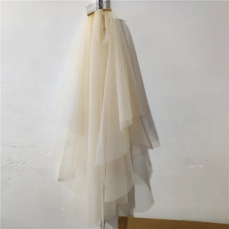 

2 Layer 70cm/90cm Cut Edge Wedding Veil Simple Champagne Fingertip Length Bridal Veil Metal Comb