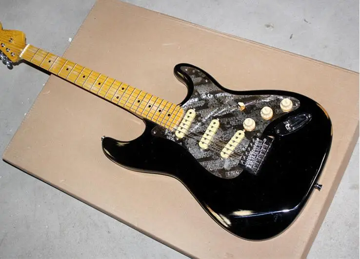 

Factory custom Pink Electric Guitar with White Pickguard Pickups,Rosewood Fretboard,Chrome Hardwares,offering customized