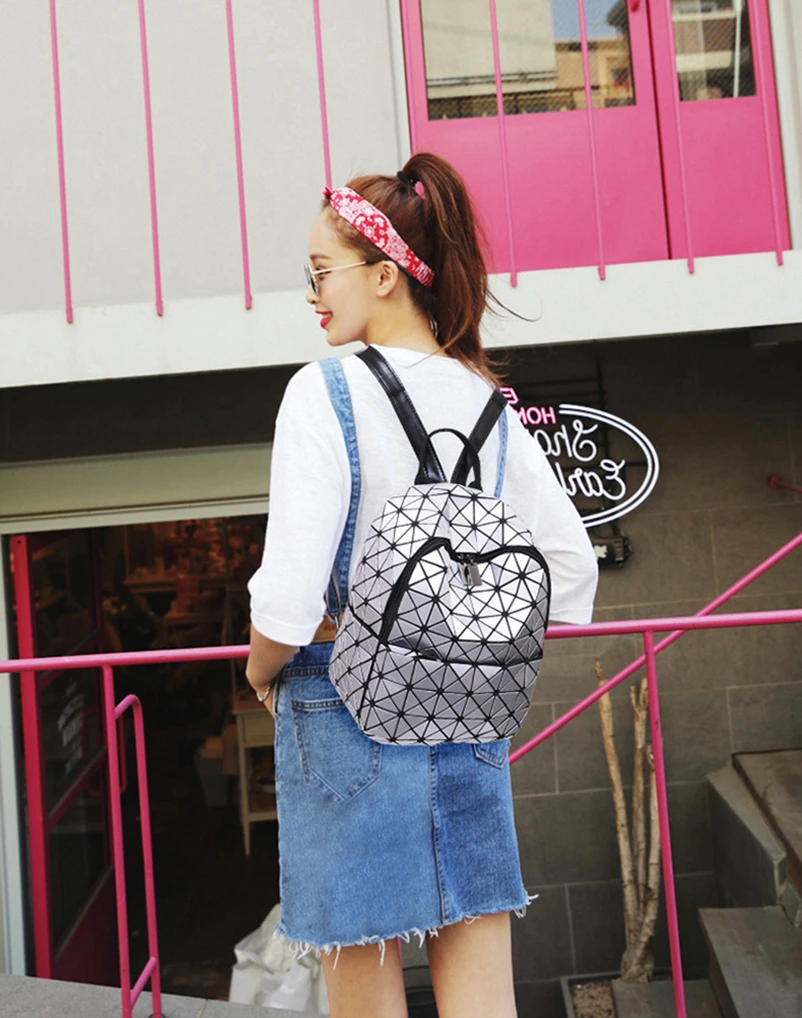 Nevenka Luminous Backpack Women Leather Geometric Backpacks Diamond Lattice Drawstring Backpacks Holographic Backpack Purse 201804