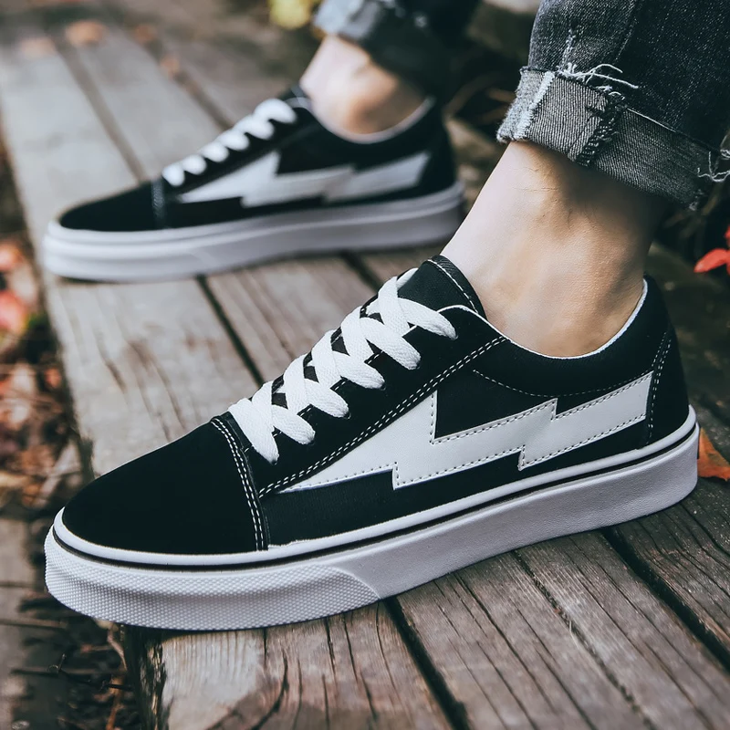 

Men's Lace Up Canvas Skateboarding Shoes Retro Breathable Versatile Student Shoes Flats Sneakers Walking Shoes Black Red