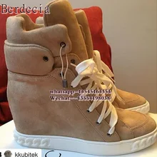 Кожаные Замшевые высокие женские кроссовки на танкетке со шнуровкой, украшенные черной подошвой, повседневная женская обувь на скрытой танкетке, увеличивающая рост