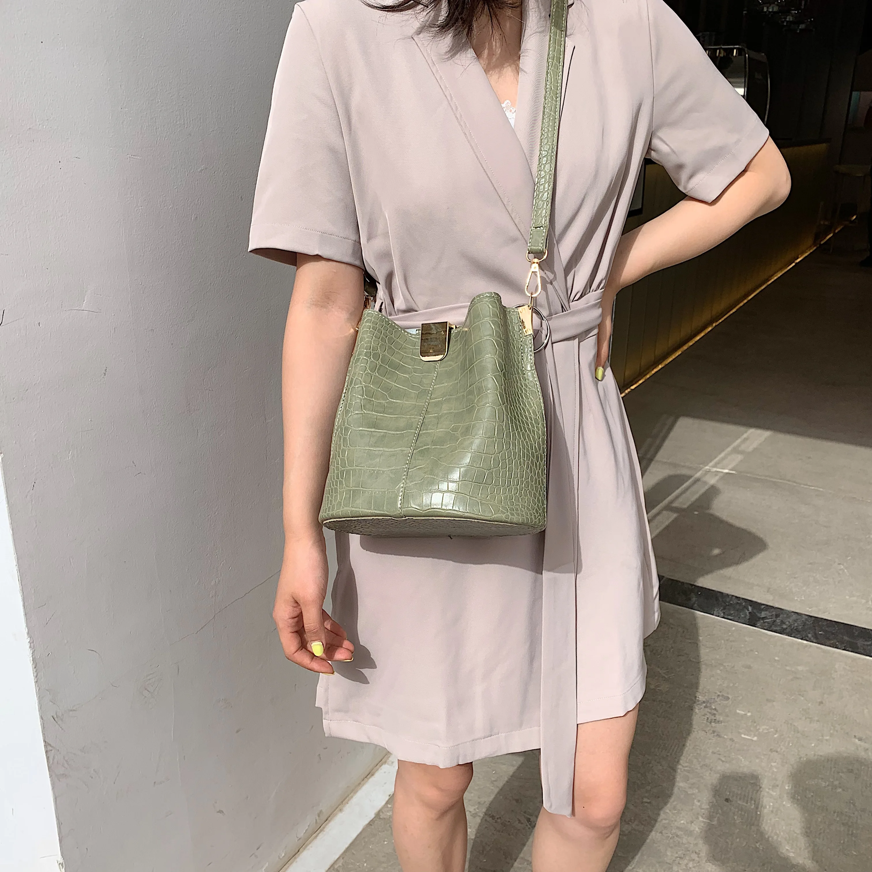 تمساح نمط بو الجلود دلو Crossbody حقائب للنساء صغيرة الصيف رسول حقائب كتف السيدات السفر حقائب