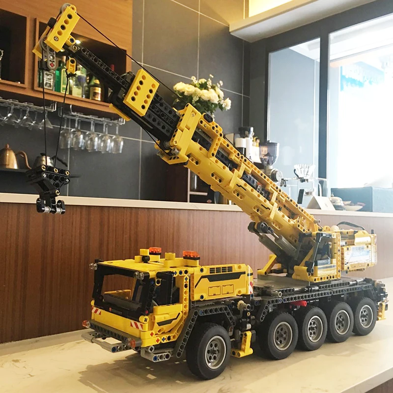

Lepin 20004 Technic Series Motor Power Mobile Crane Mk II Model 2667Pcs Building Blocks Bricks Kits Gift Toy 42009