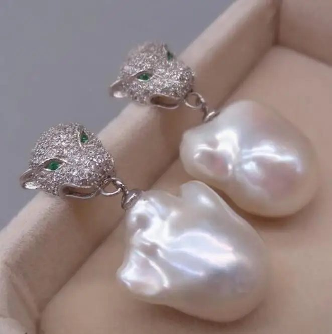 

*Genuine Natural White Baroque Reborn Keshi pearl Leopard earring