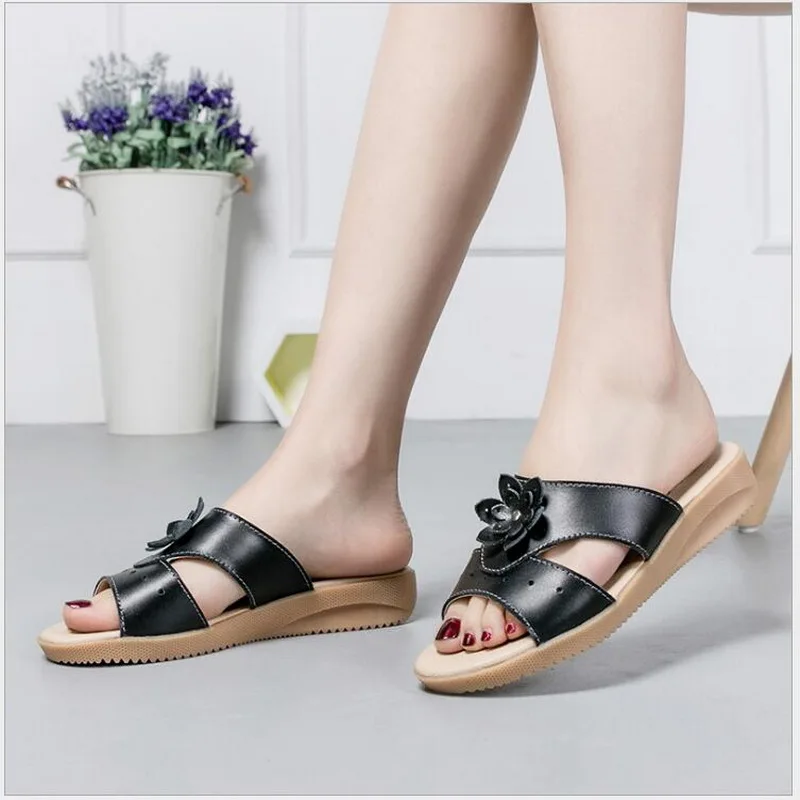 

women slippers 2019 Summer Genuine Leather flat bottom female sandals soft bottom non-slip casual outside wearing beach shoes