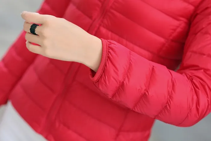 Осень-зима Для женщин дизайнер белая утка вниз куртка женская с капюшоном ультра легкий пуховики пальто на молнии зимние парка Брендовая верхняя одежда