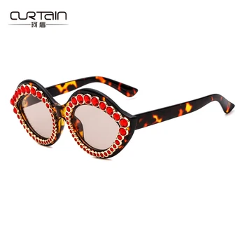 

2018 NEWEST Designer band women sunglasses Lip Shaped Europe Style Cool Femino sunglass Golden Diamonds Frame eye glasses n262