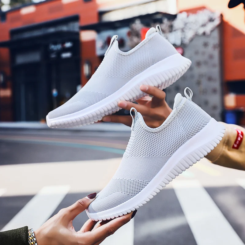 

Lightweight, breathable and easy to bend sports shoes, soft and comfortable wearable and durable running shoes