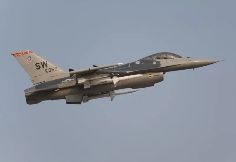 Freewing F 16 F16 Боевой сокол 90 мм EDF Jet PNP или комплект + сервопривод выдвижной