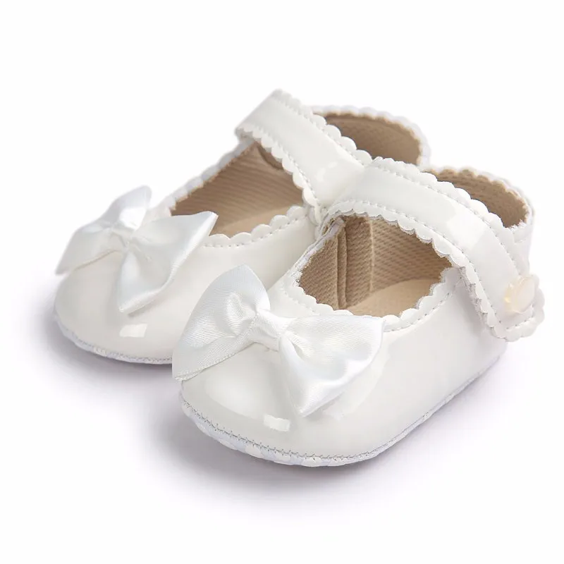 Осенняя обувь для девочек с мягкой подошвой; обувь для малышей из искусственной кожи; обувь для маленьких девочек с бантом-бабочкой; мокасины для детей 0-18 месяцев