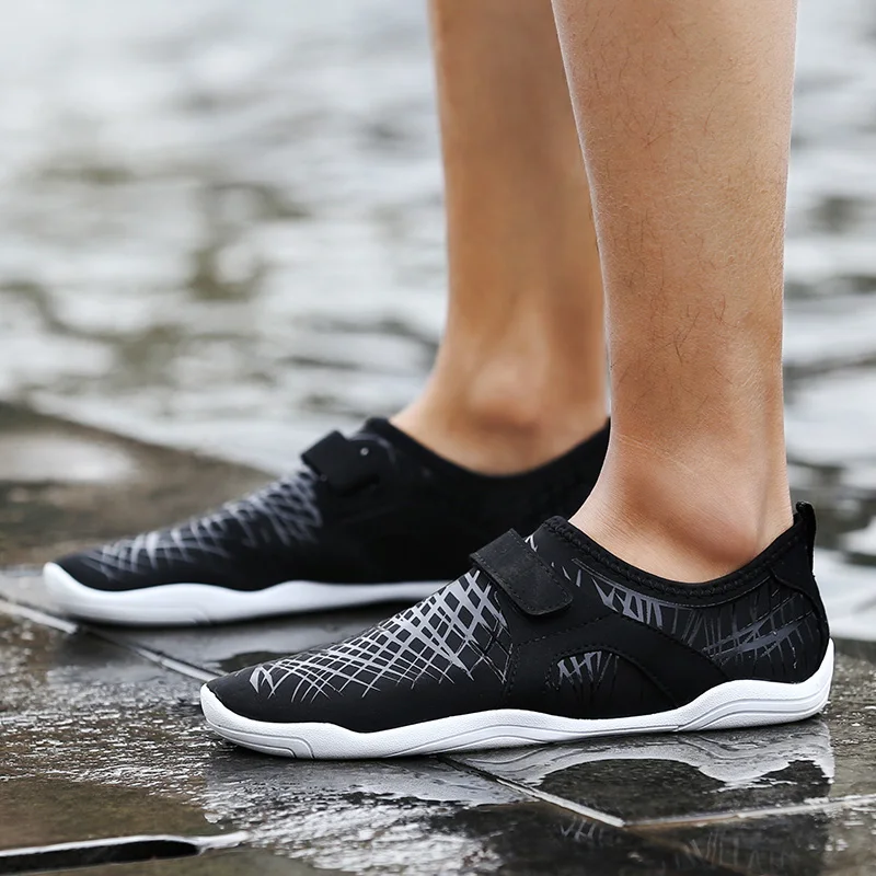 TKN 2019 أكوا أحذية الرجال الصيف المياه الجافة سريعة المنبع أحذية رجل تصفح الجوارب صنادل شاطئ السباحة الغوص النعال 1888