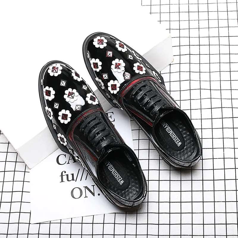 

Men's 2018 Italian New style Casual Boat flower Shoes wedding Fashion patent Leather Driving Loafers chaussures hommes en cuir